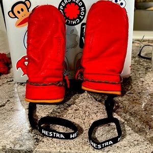 New wo tags Hester size 6 ski/snowboard gloves. Brand new sell for $160.